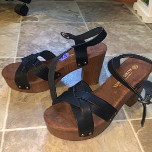 Black casual heel size 8.5